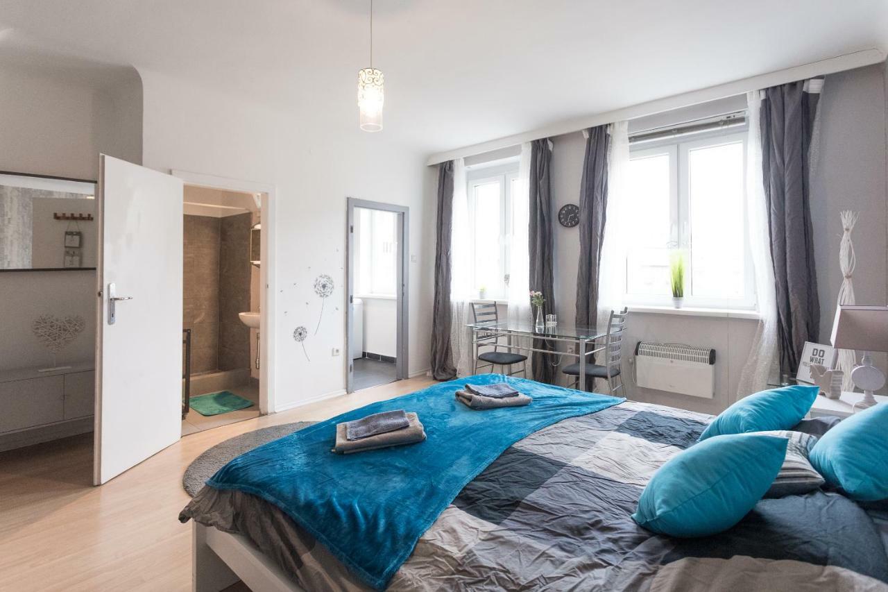 Cute Red Star Center Apartamento Viena